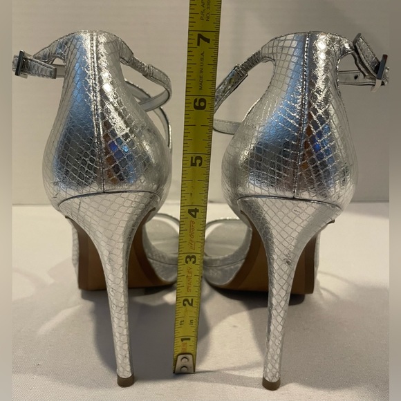 MICHAEL KORS Metallic Silver Snake Embossed Buckle Strap Stiletto Heel Size 7.5 - Picture 9 of 10